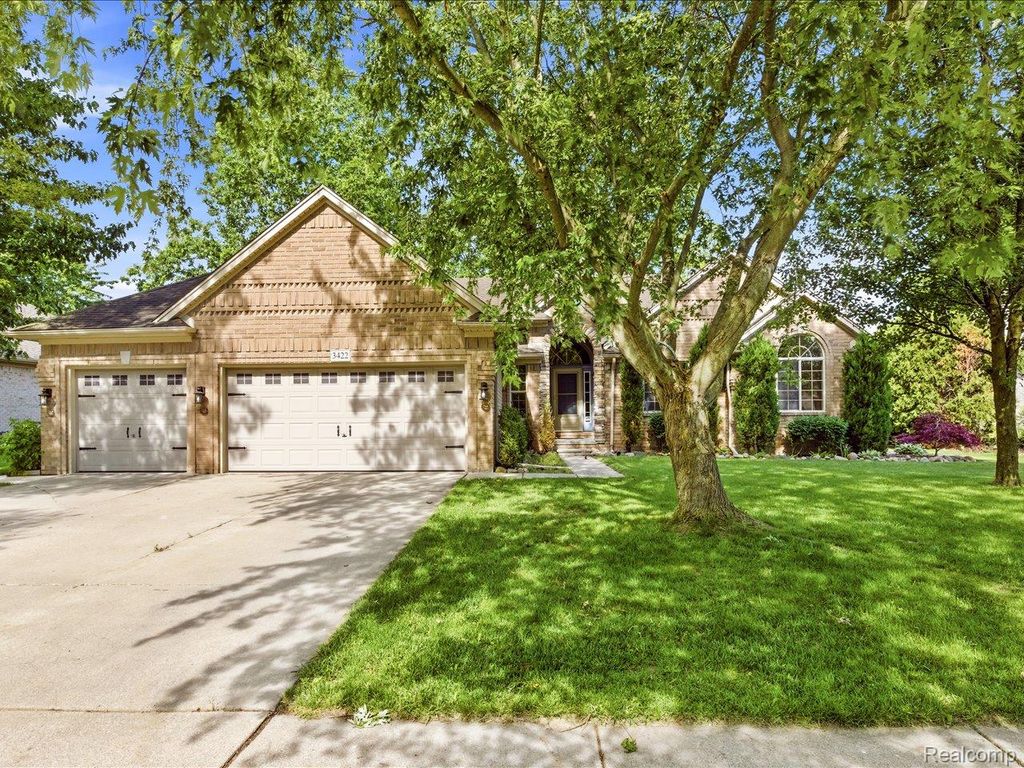 3422 Woodfield Boulevard, China Township, MI 48054