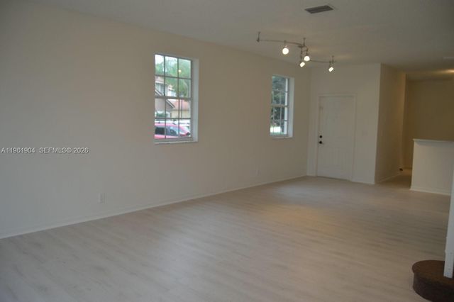 3844 San Simeon Cir, Weston, FL 33331