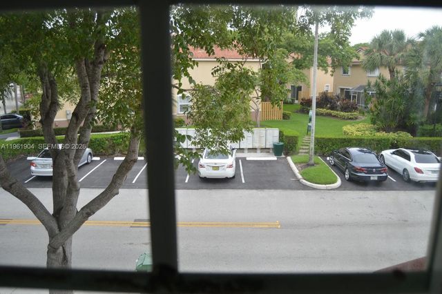 3844 San Simeon Cir, Weston, FL 33331