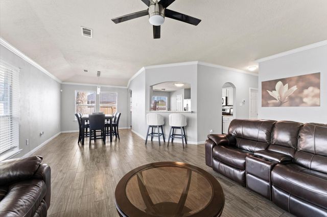 4511 Hunter Green Court, Fresno, TX 77545