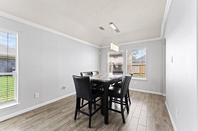 4511 Hunter Green Court, Fresno, TX 77545