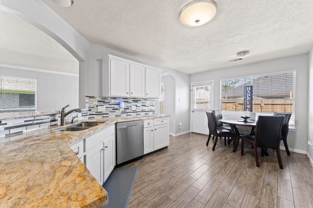 4511 Hunter Green Court, Fresno, TX 77545