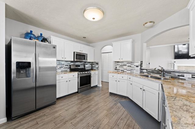 4511 Hunter Green Court, Fresno, TX 77545