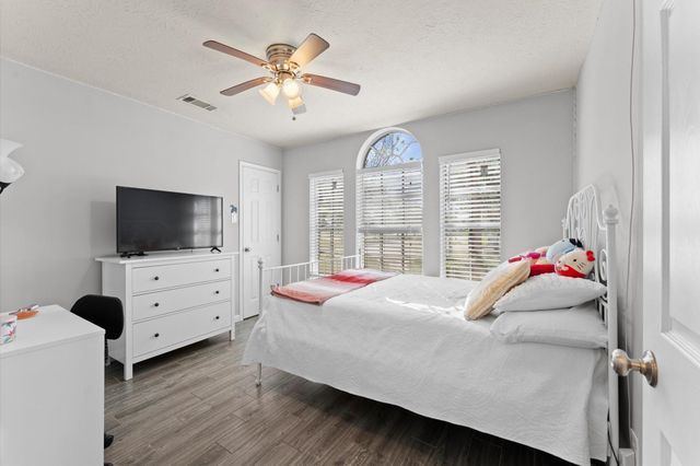 4511 Hunter Green Court, Fresno, TX 77545