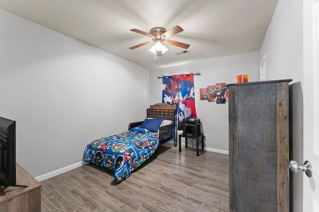 4511 Hunter Green Court, Fresno, TX 77545