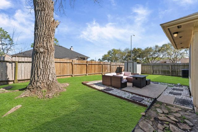 4511 Hunter Green Court, Fresno, TX 77545