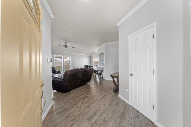 4511 Hunter Green Court, Fresno, TX 77545