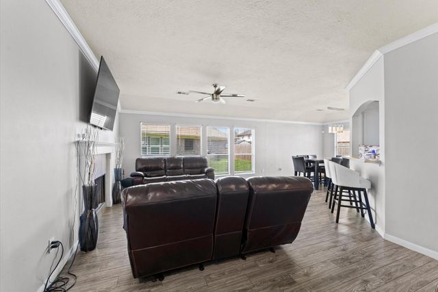 4511 Hunter Green Court, Fresno, TX 77545