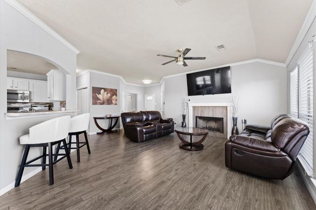 4511 Hunter Green Court, Fresno, TX 77545