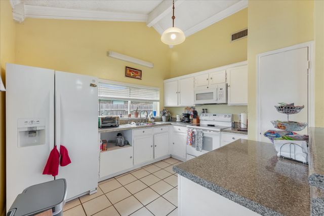 3030 Meadow Creek Court, Grand Prairie, TX 75052