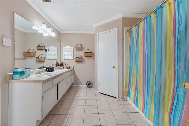 3030 Meadow Creek Court, Grand Prairie, TX 75052