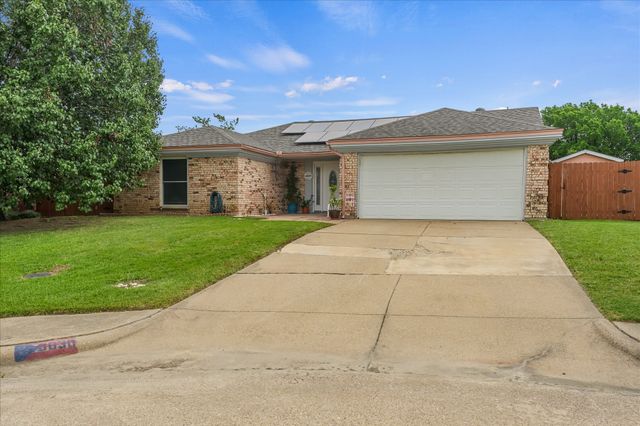 3030 Meadow Creek Court, Grand Prairie, TX 75052