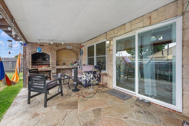 3030 Meadow Creek Court, Grand Prairie, TX 75052