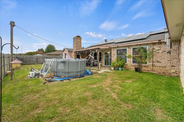 3030 Meadow Creek Court, Grand Prairie, TX 75052