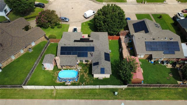 3030 Meadow Creek Court, Grand Prairie, TX 75052