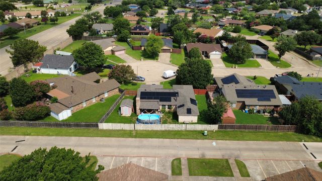 3030 Meadow Creek Court, Grand Prairie, TX 75052