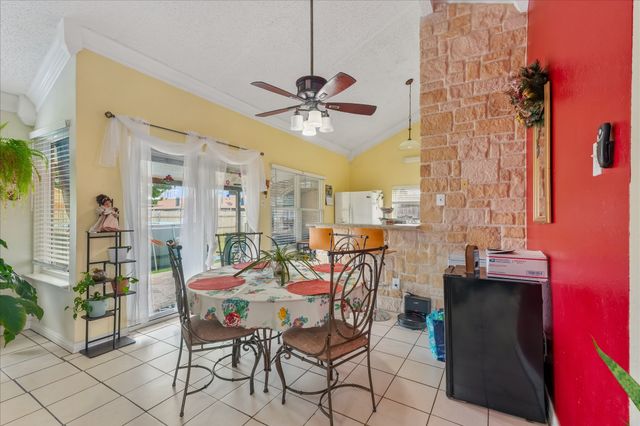 3030 Meadow Creek Court, Grand Prairie, TX 75052