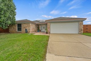 3030 Meadow Creek Court, Grand Prairie, TX 75052