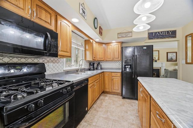 417 WOLF RIVER DRIVE, Fremont, WI 54940