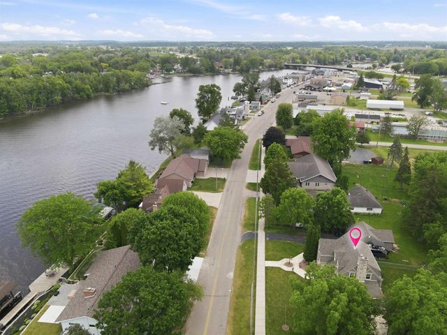 417 WOLF RIVER DRIVE, Fremont, WI 54940