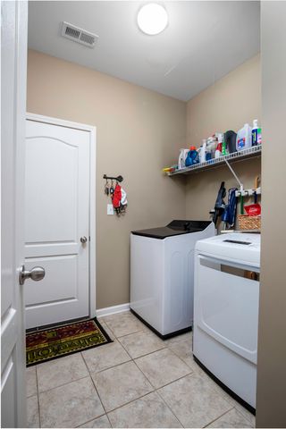 393 Gleneagles Way, Versailles, KY 40383
