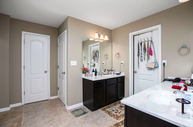 393 Gleneagles Way, Versailles, KY 40383