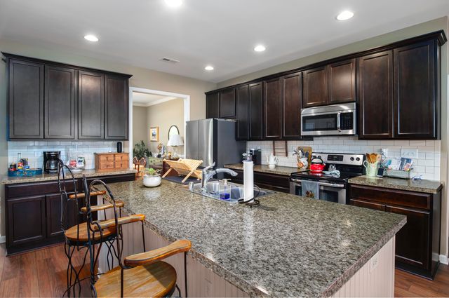 393 Gleneagles Way, Versailles, KY 40383