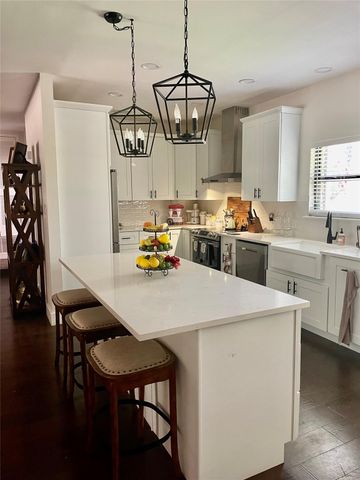 705 Lisa DR, Austin, TX 78733