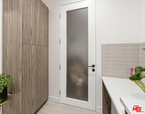 6707 N Sepulveda Boulevard, Van Nuys (los Angeles), CA 91411