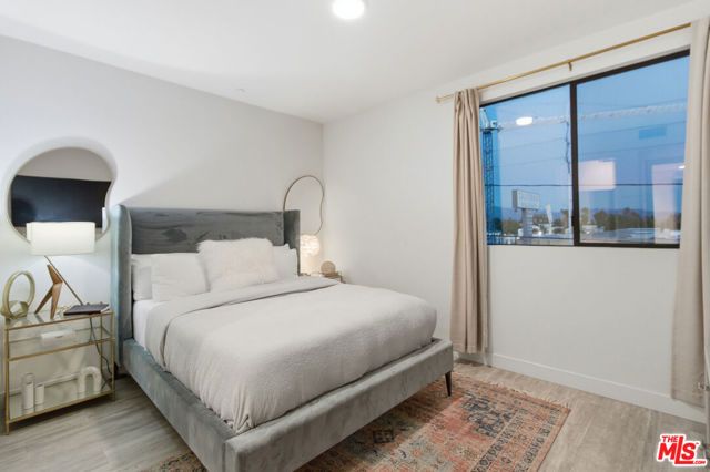 6707 N Sepulveda Boulevard, Van Nuys (los Angeles), CA 91411