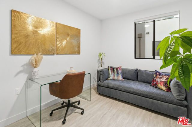 6707 N Sepulveda Boulevard, Van Nuys (los Angeles), CA 91411