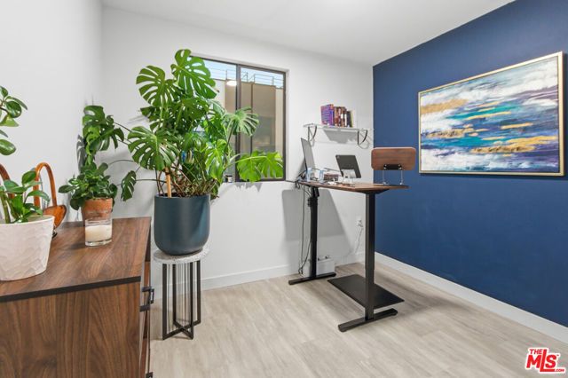 6707 N Sepulveda Boulevard, Van Nuys (los Angeles), CA 91411