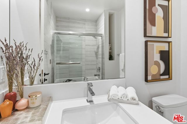 6707 N Sepulveda Boulevard, Van Nuys (los Angeles), CA 91411