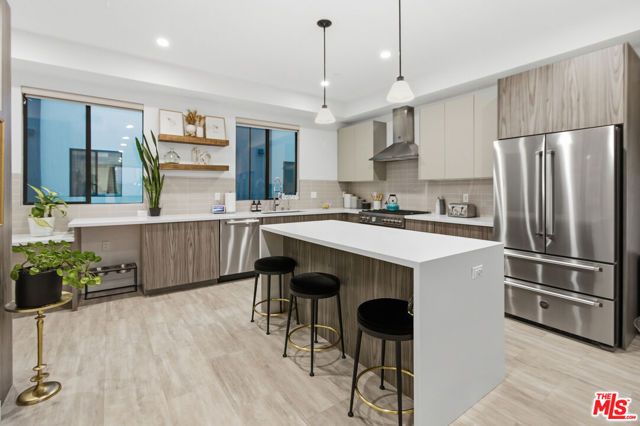 6707 N Sepulveda Boulevard, Van Nuys (los Angeles), CA 91411