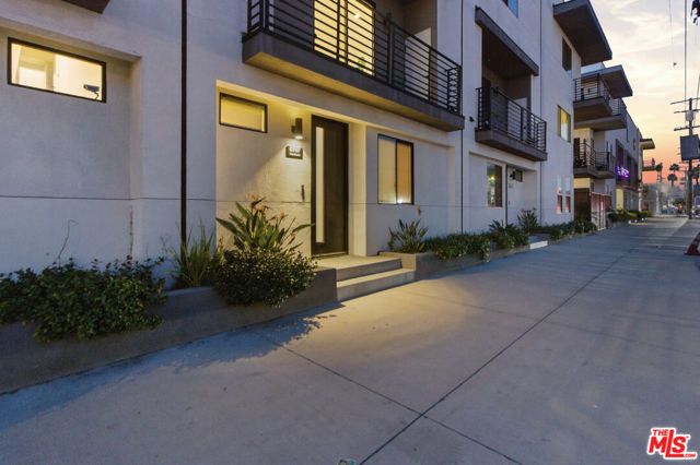 6707 N Sepulveda Boulevard, Van Nuys (los Angeles), CA 91411