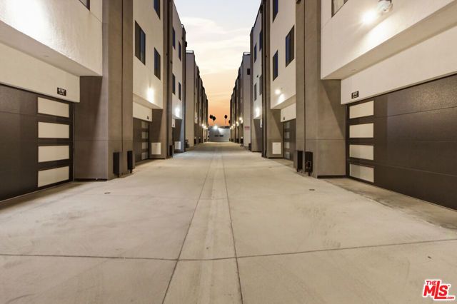 6707 N Sepulveda Boulevard, Van Nuys (los Angeles), CA 91411