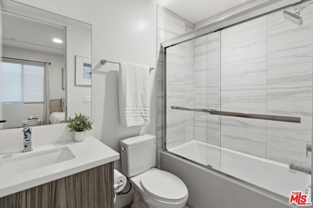 6707 N Sepulveda Boulevard, Van Nuys (los Angeles), CA 91411