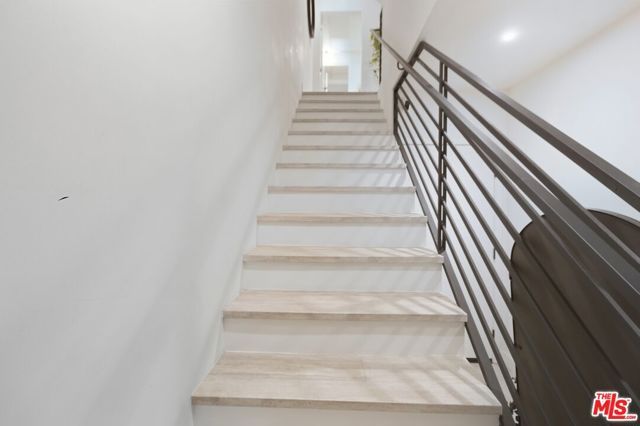 6707 N Sepulveda Boulevard, Van Nuys (los Angeles), CA 91411