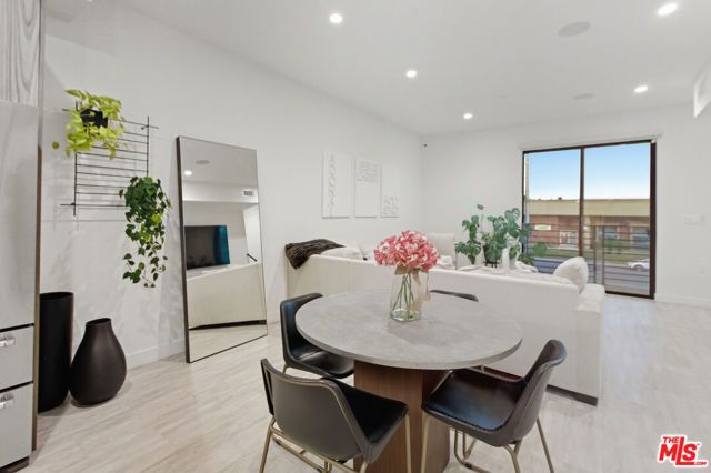 6707 N Sepulveda Boulevard, Van Nuys (los Angeles), CA 91411