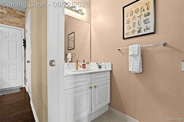 11 N Squirrel Road, Auburn Hills, MI 48326