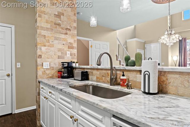 11 N Squirrel Road, Auburn Hills, MI 48326