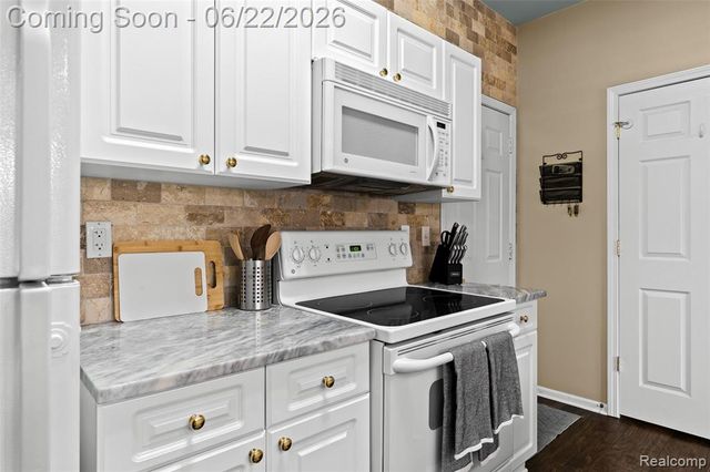 11 N Squirrel Road, Auburn Hills, MI 48326