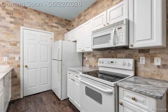 11 N Squirrel Road, Auburn Hills, MI 48326