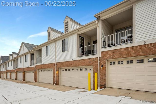 11 N Squirrel Road, Auburn Hills, MI 48326