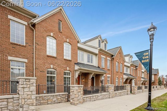 11 N Squirrel Road, Auburn Hills, MI 48326