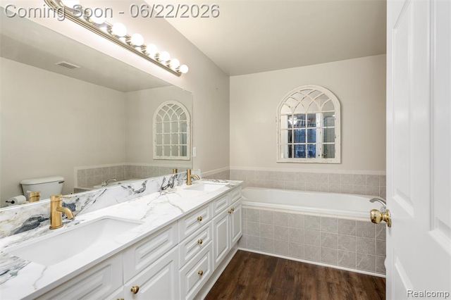 11 N Squirrel Road, Auburn Hills, MI 48326