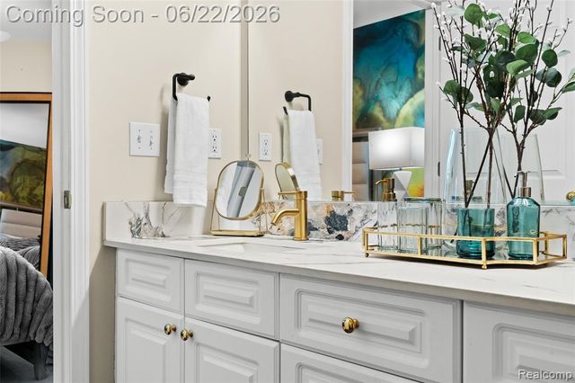 11 N Squirrel Road, Auburn Hills, MI 48326