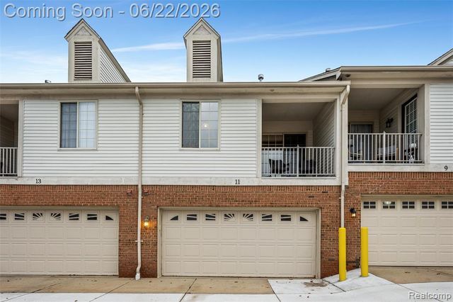 11 N Squirrel Road, Auburn Hills, MI 48326