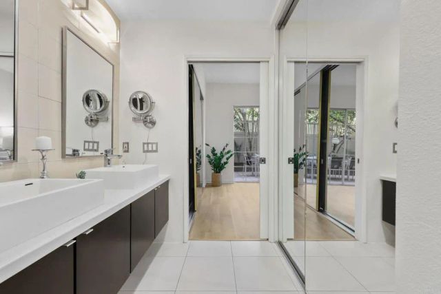 521 Arbor Dr 105, San Diego, CA 92103