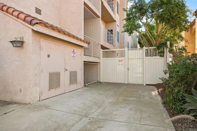 521 Arbor Dr 105, San Diego, CA 92103